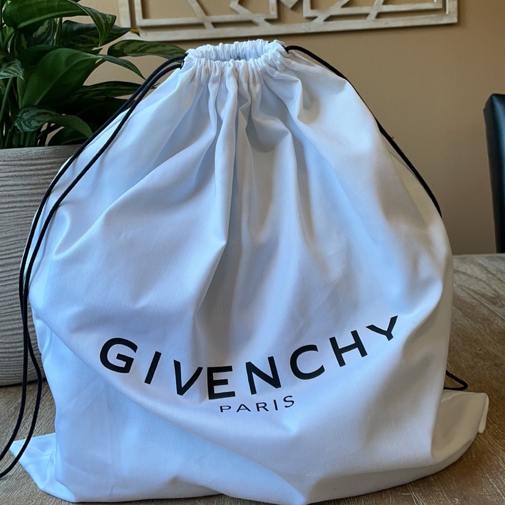 Givenchy Small Antigona Leather Satchel Black - Picture 14 of 14